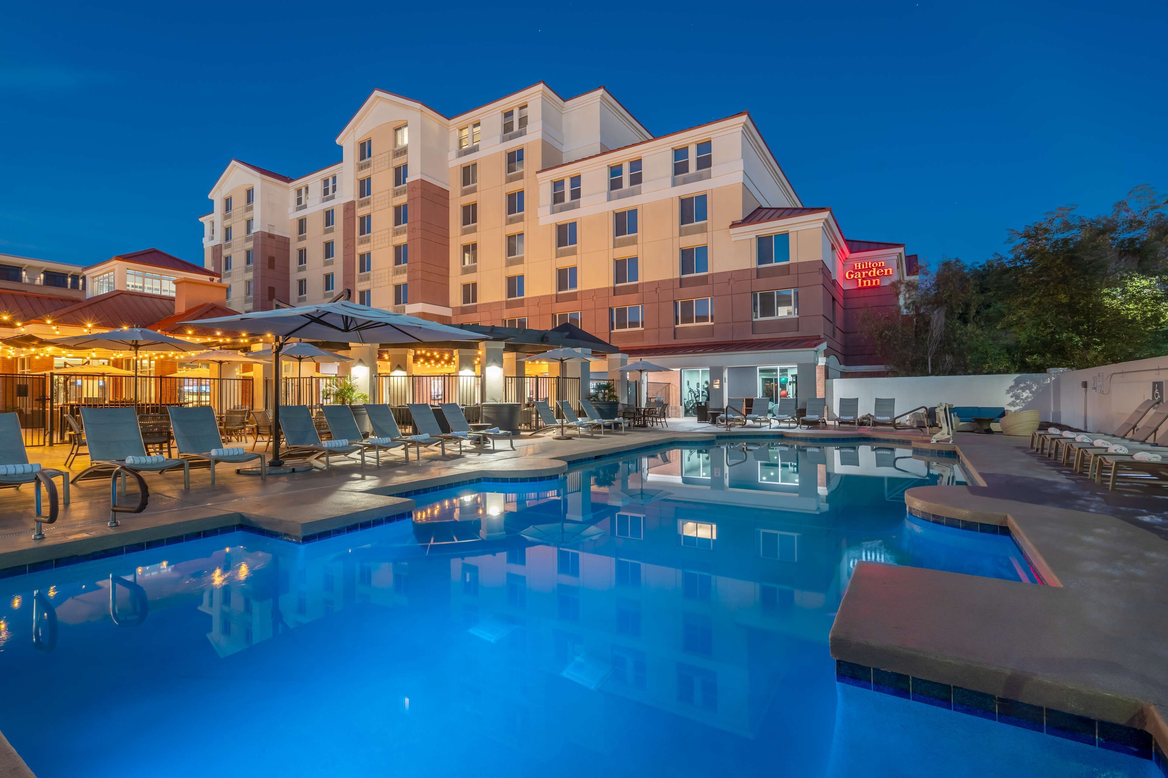 outdoor pool, open 7:00 am to 10:00 pm, pool loungers