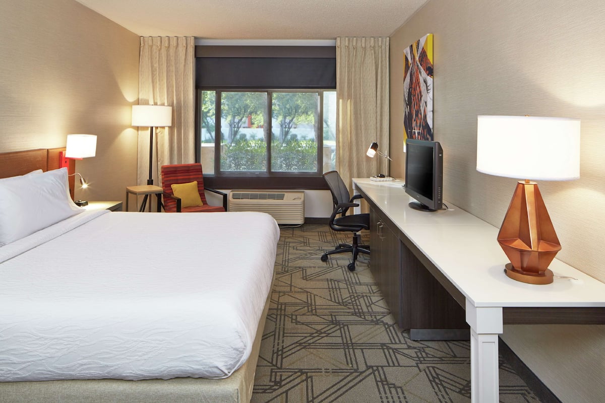 In-room safe, desk, laptop workspace, soundproofing