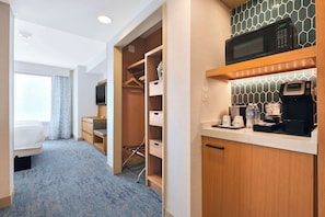 Suite, 1 King Bed with Sofa bed, Non Smoking