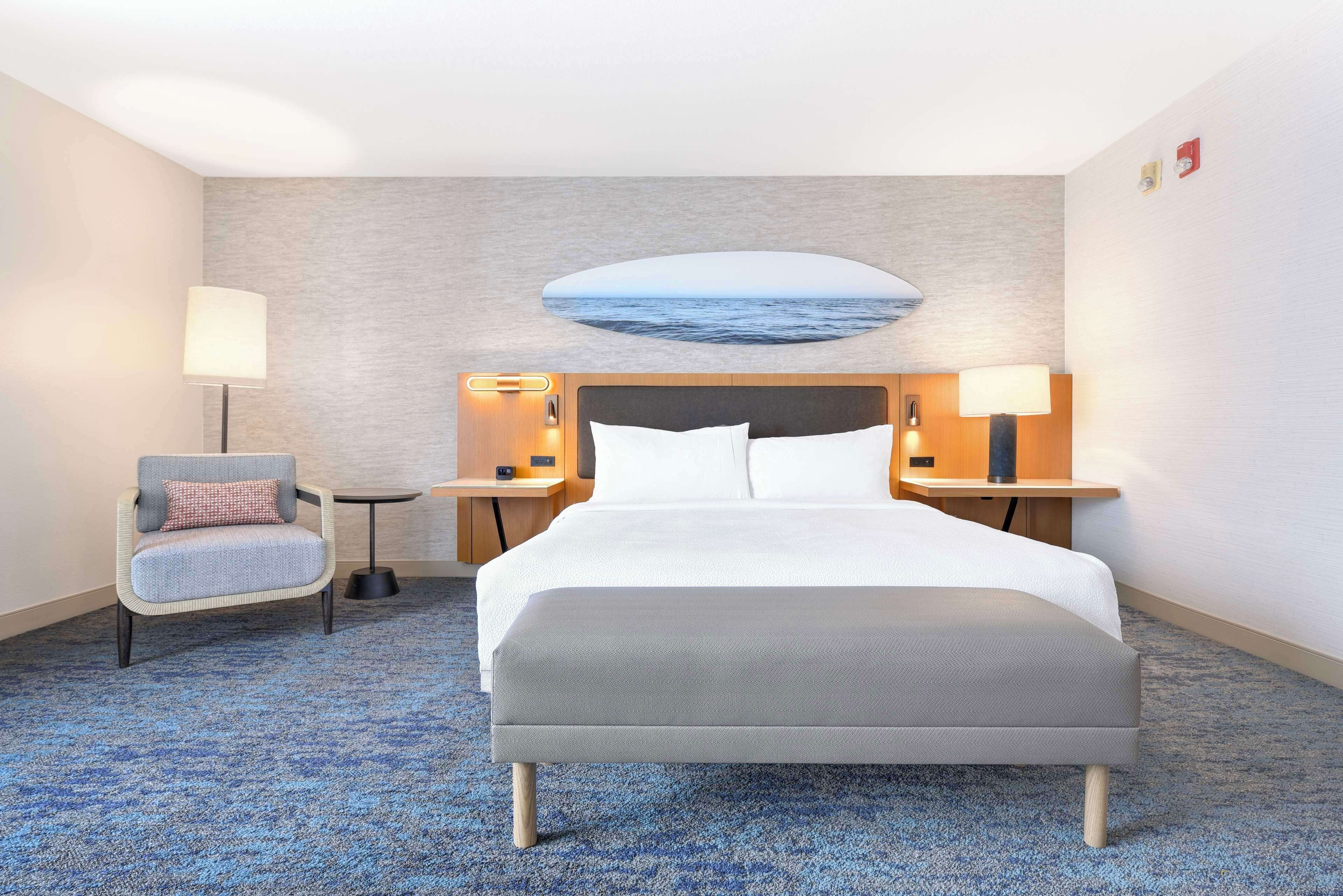 Premium bedding, desk, iron/ironing board, free cots/infant beds