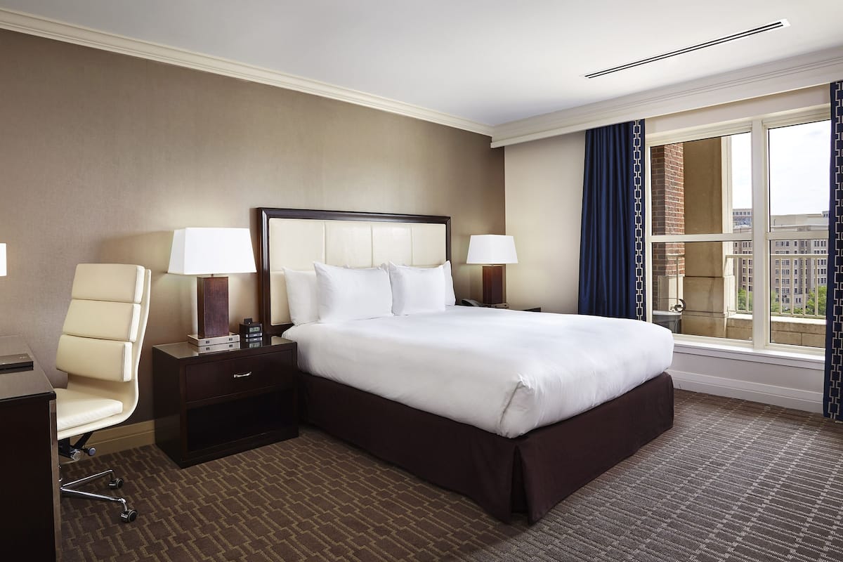 Premium bedding, in-room safe, desk, laptop workspace