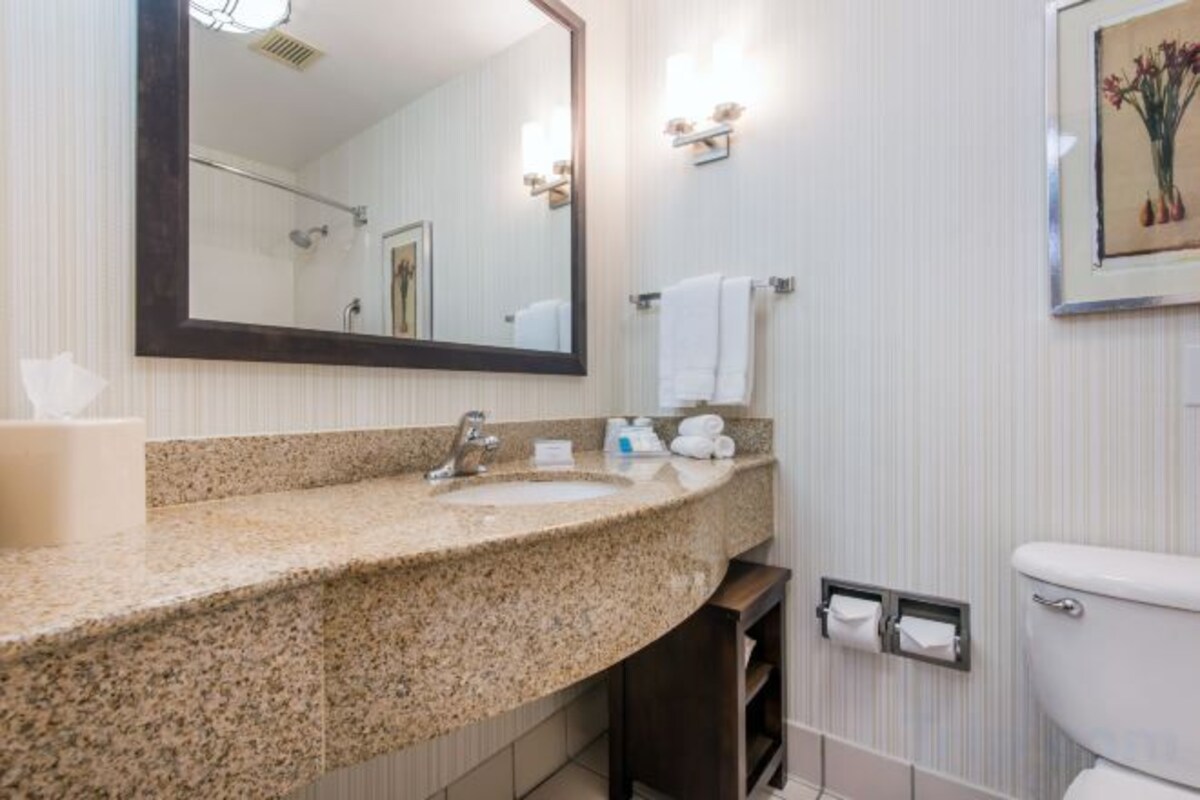 Bathroom | Free toiletries, hair dryer, towels, soap