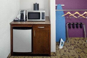 1 bedroom, in-room safe, desk, laptop workspace