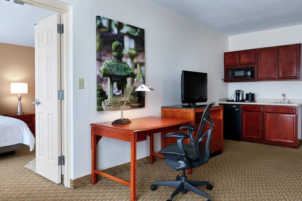 Ropa de cama de alta calidad y escritorio