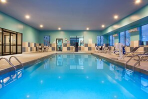 Indoor pool, sun loungers