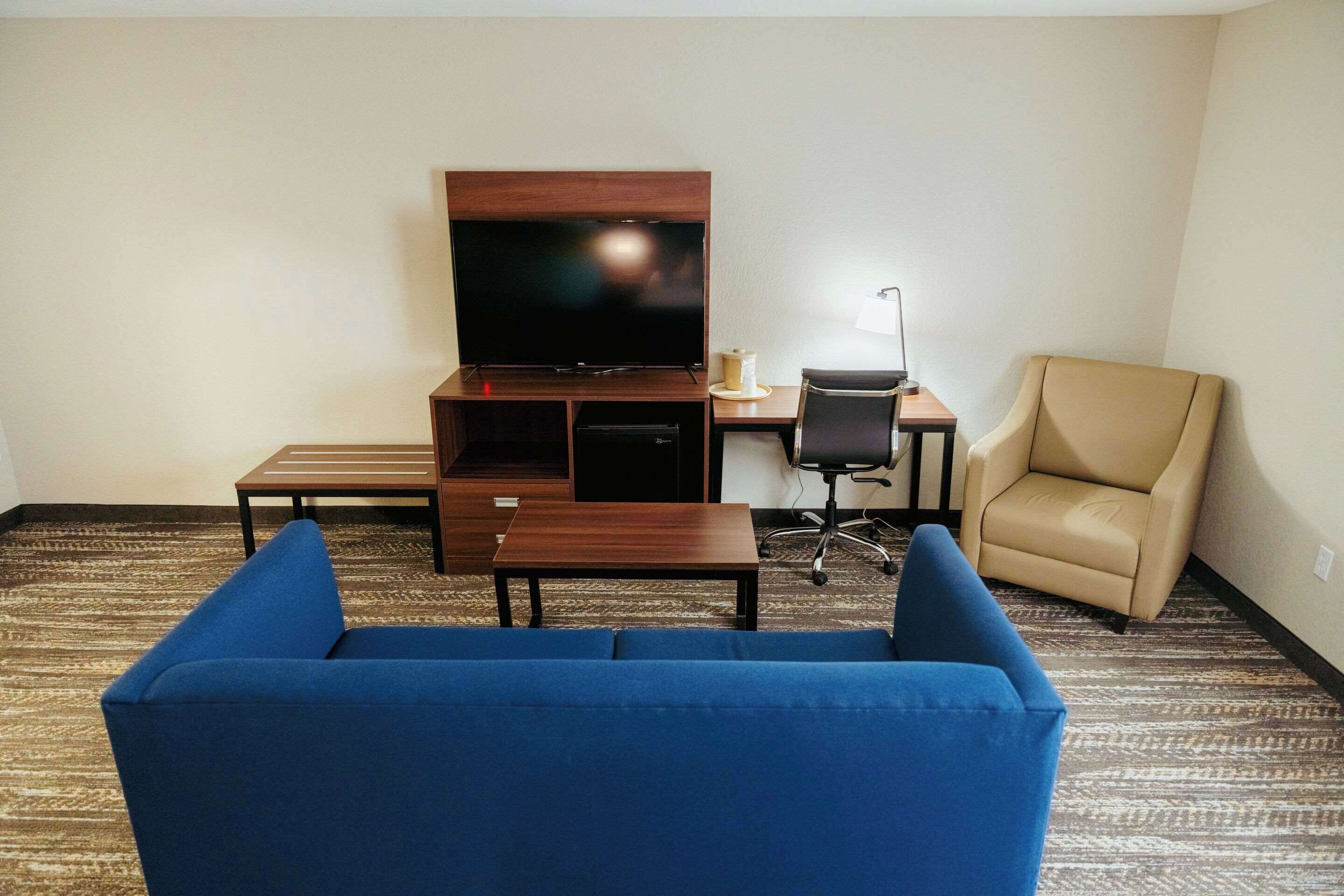 desk, blackout curtains, iron/ironing board, free wifi