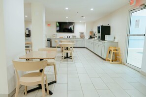Free daily continental breakfast