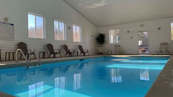 Una piscina cubierta