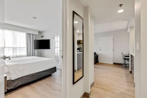 Suite, 1 King Bed with Sofa bed, Corner | Egyptian cotton sheets, premium bedding, pillowtop beds, desk