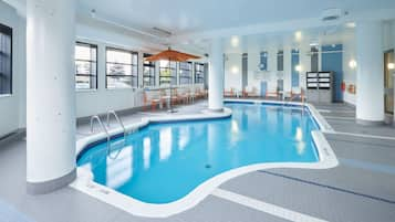 Indoor pool, sun loungers