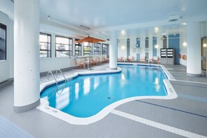 Indoor pool, sun loungers