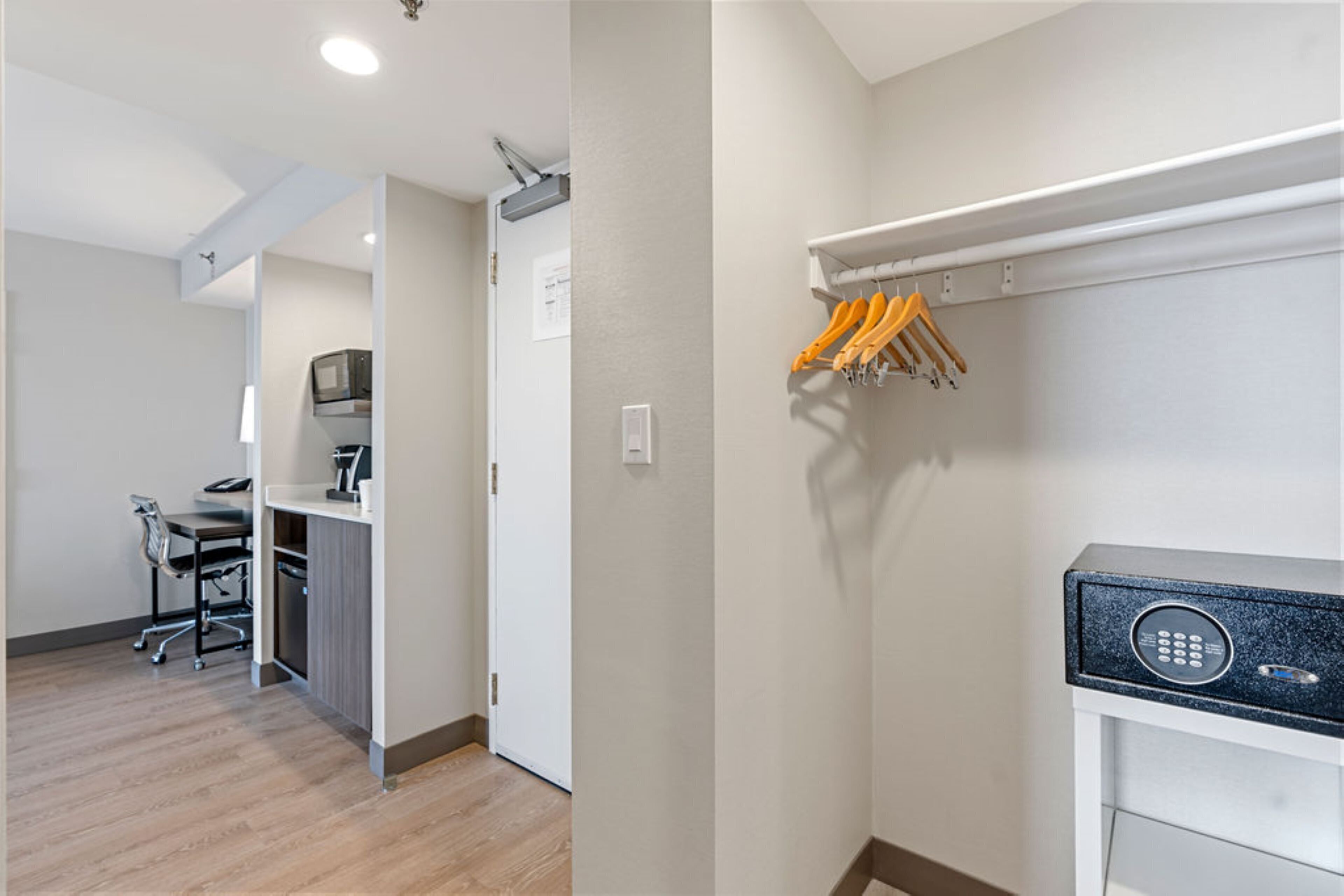 Photo - Holiday Inn & Suites Ottawa Kanata by IHG