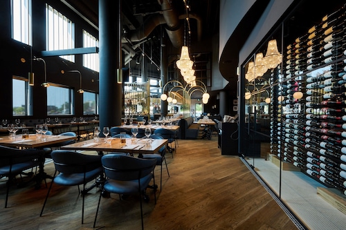 Holiday Inn Hotel & Suites Ottawa Kanata by IHG