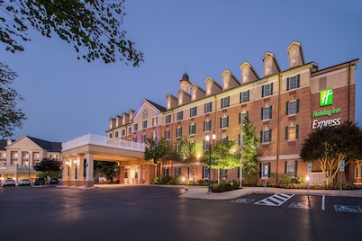 Holiday Inn Express State College at Williamsburg Square by IHG
