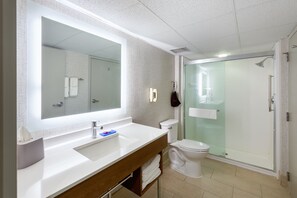 Een douche, een haardroger, handdoeken