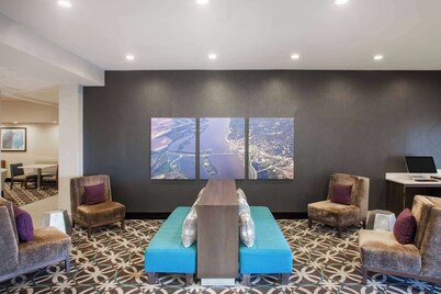La Quinta Inn & Suites by Wyndham Pontoon Beach