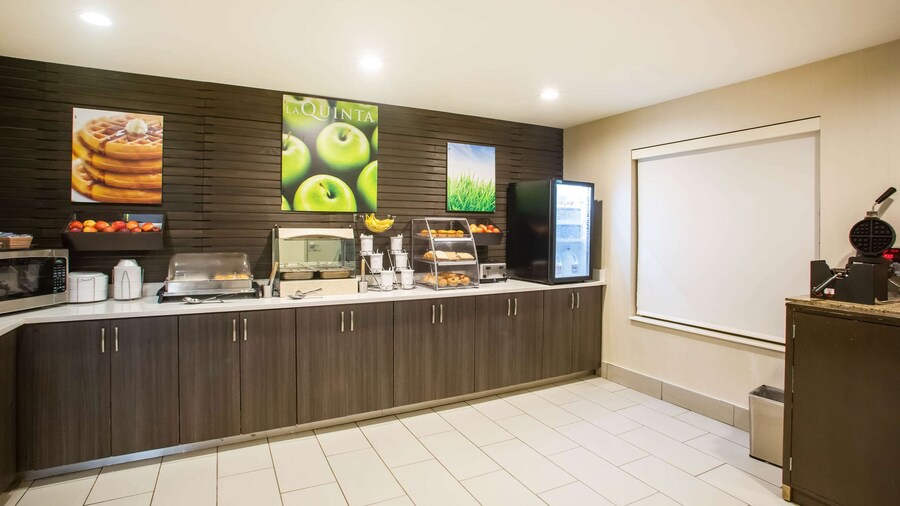 La Quinta Inn & Suites by Wyndham Pontoon Beach