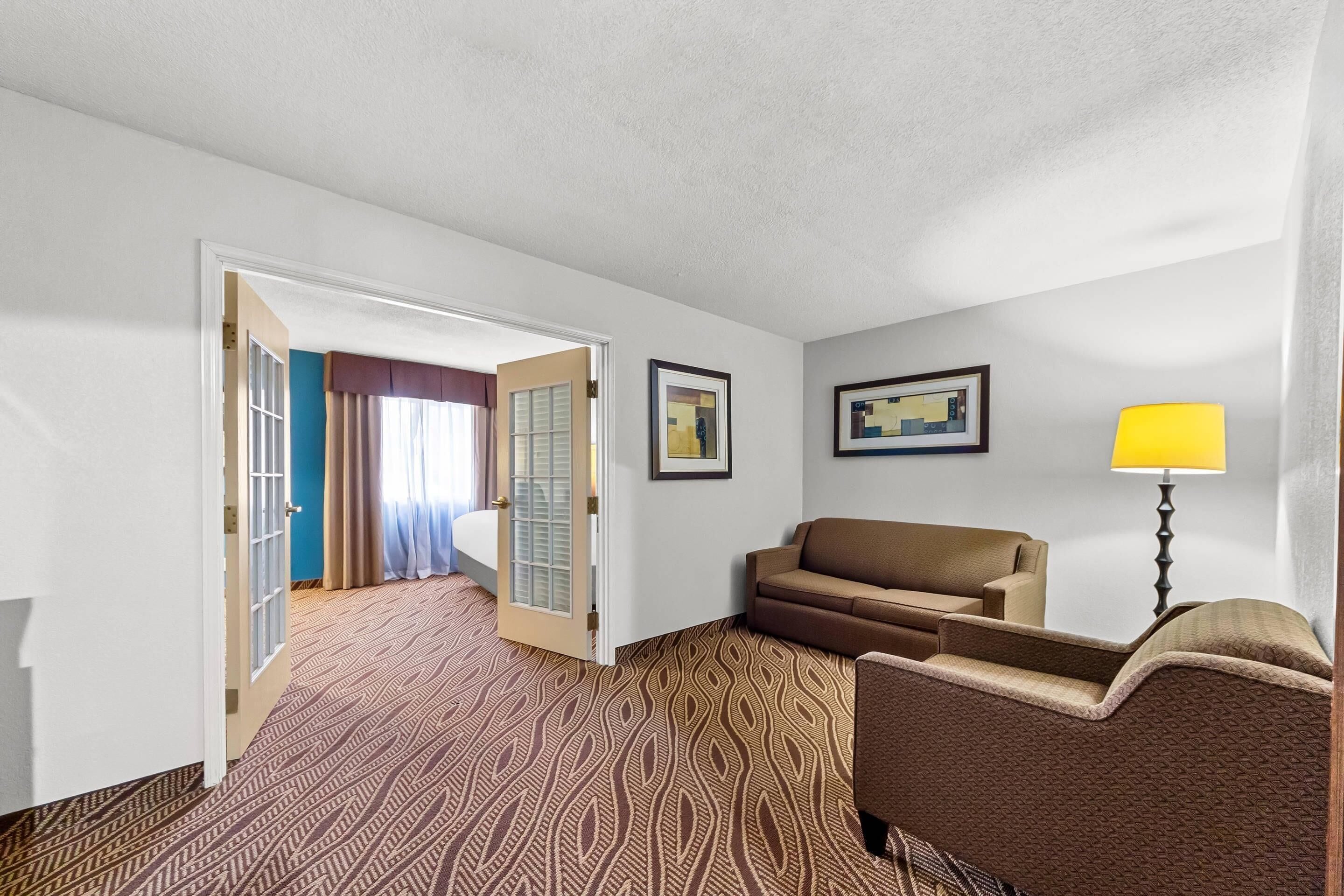 In-room safe, desk, iron/ironing board, free WiFi