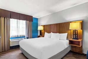 Coffres-forts dans les chambres, bureau, fer et planche à repasser