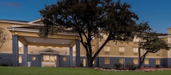 Quality Inn & Suites Airport North - Stone Oak