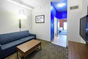 Premium bedding, in-room safe, desk, laptop workspace - Holiday Inn Express Hotel & Suites Blythewood by IHG (Blythewood)