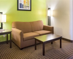 Suite, 1 King-Bett und Schlafsofa, Nichtraucher | Hochwertige Bettwaren, Schreibtisch, laptopgeeigneter Arbeitsplatz