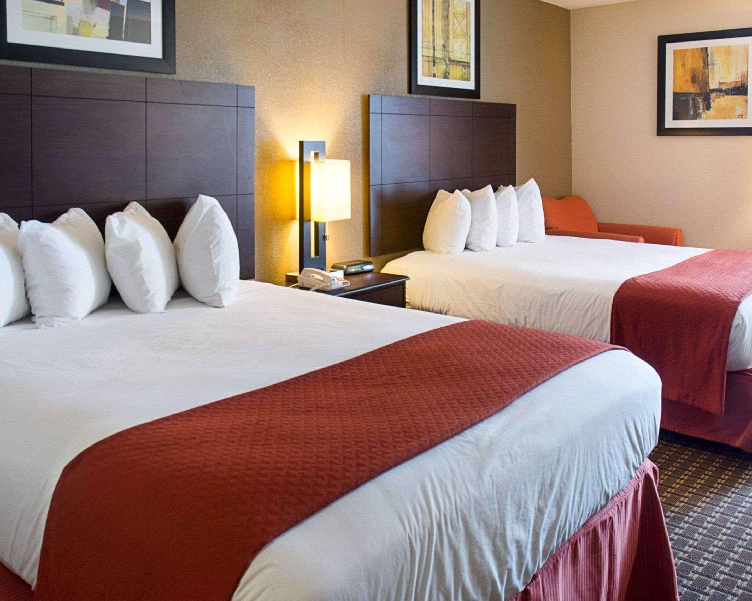 高級寢具、書桌、筆電工作空間、熨斗/熨衣板