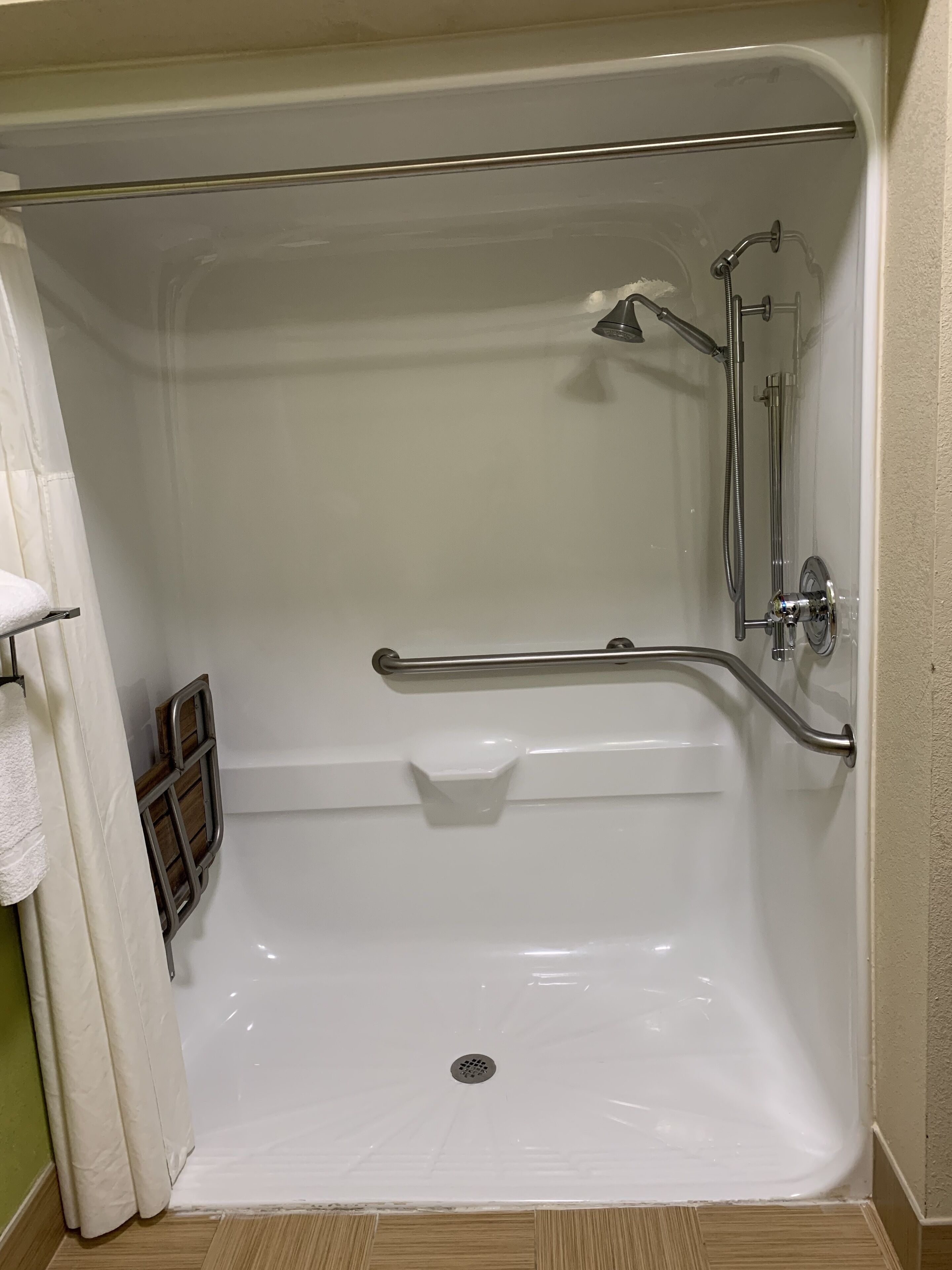 room, 1 king bed, accessible, roll in shower, non smoking | bathroom | combined shower/bathtub, free toiletries, hair dryer, towels