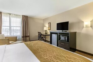 Habitación estándar, 1 cama King size, para no fumadores | Escritorio, cortinas blackout y tabla de planchar con plancha 