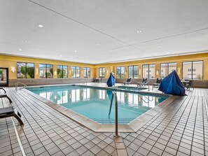 Una piscina cubierta