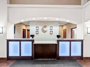 Lobby - Comfort Inn & Suites (Allen Park)