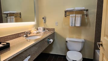 Combined shower/tub, deep soaking tub, hydromassage showerhead