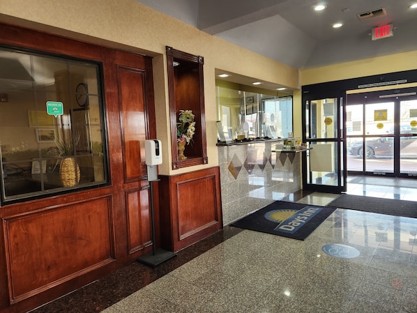Lobby - Studio 6 Suites – Pasadena, TX (Pasadena)