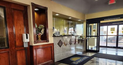 Days Inn & Suites by Wyndham Pasadena