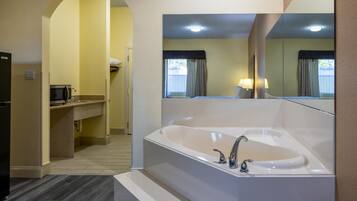 Deluxe Suite, 1 King Bed, Non Smoking, Hot Tub | Pillow-top beds, blackout curtains, iron/ironing board, free WiFi