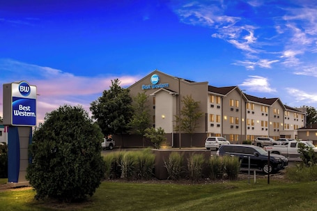 Exterior. Best Western Oswego Hotel