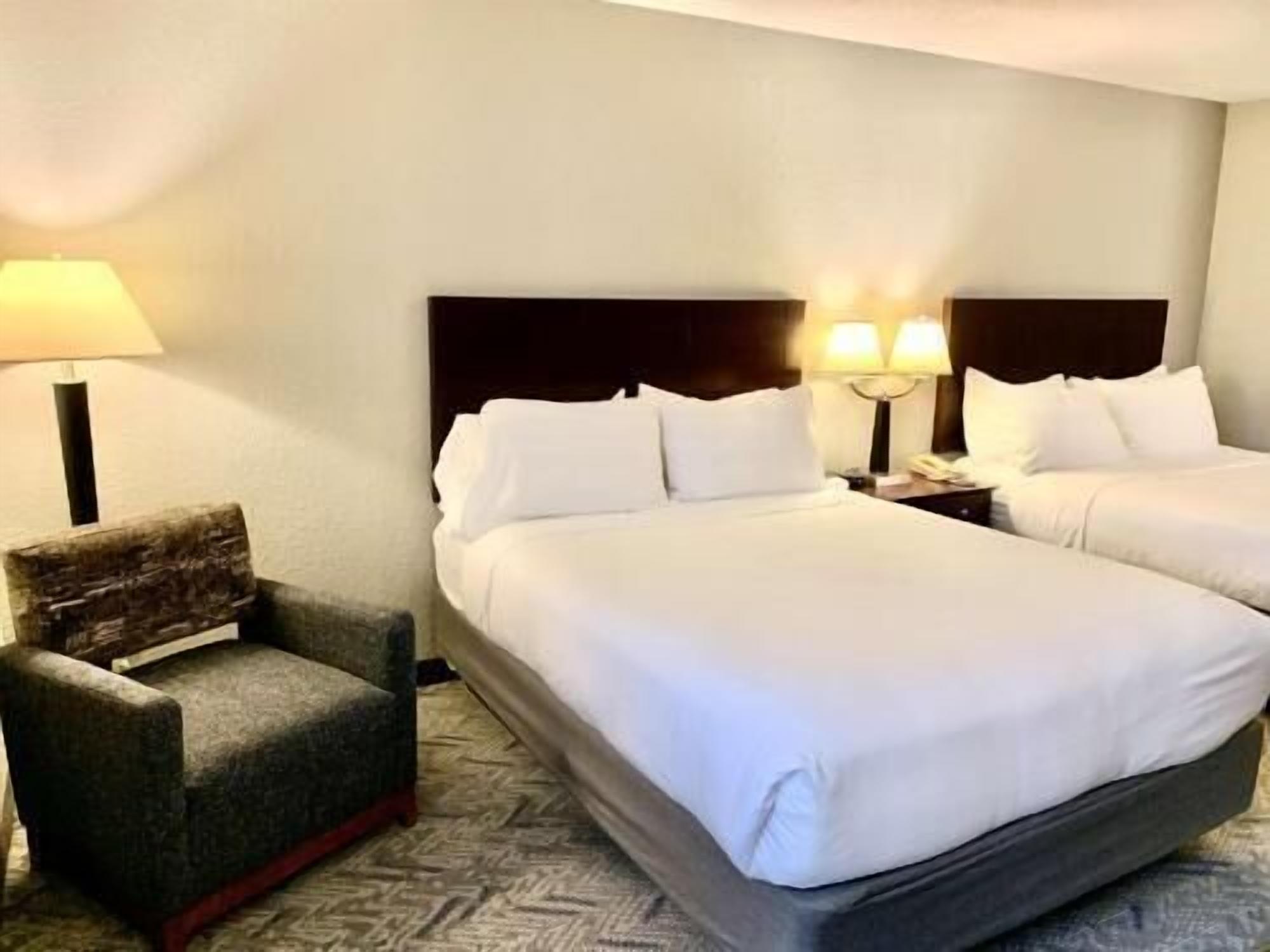 Desk, laptop workspace, iron/ironing board, free WiFi