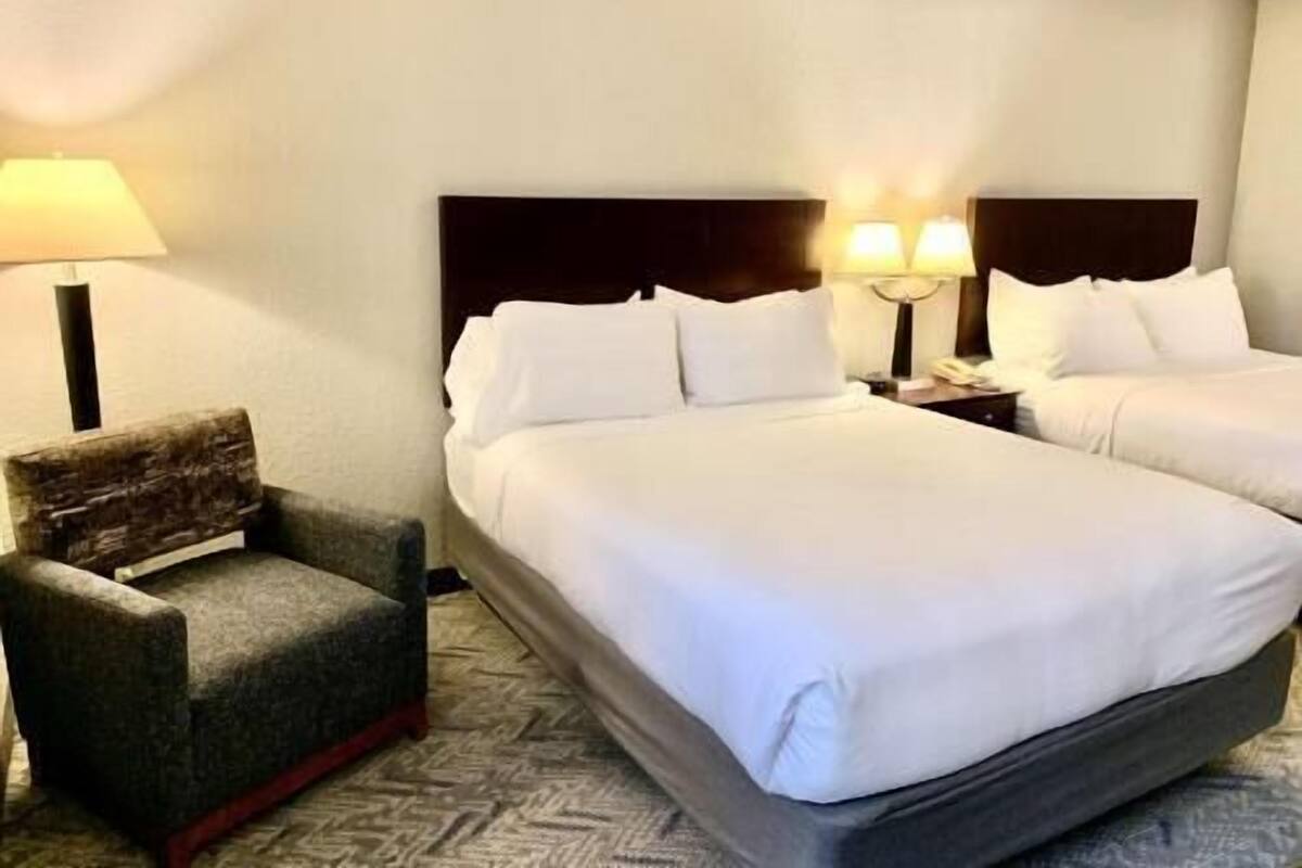 Desk, laptop workspace, iron/ironing board, free WiFi