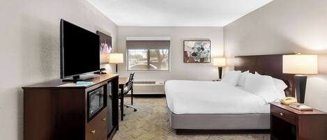 Desk, laptop workspace, iron/ironing board, free WiFi