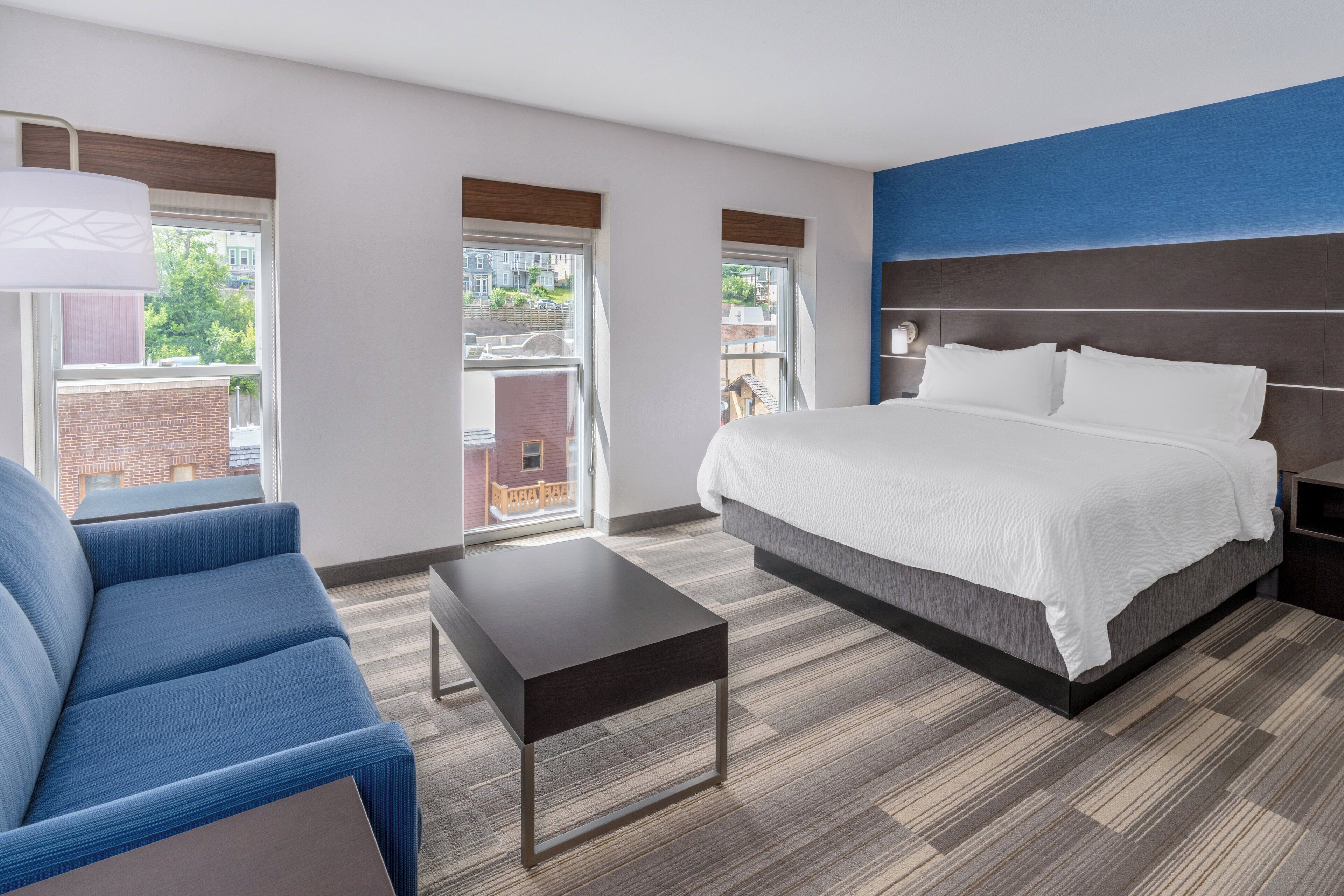 suite, 1 king bed | 1 bedroom, desk, blackout curtains, iron/ironing board