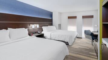 Habitación estándar, 2 camas de matrimonio (Accessible Tub) | Escritorio, cortinas opacas, tabla de planchar con plancha y wifi gratis