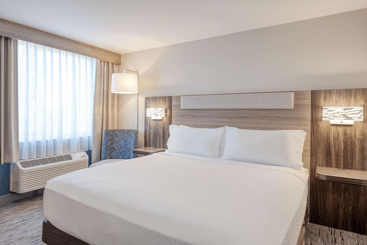 In-room safe, desk, blackout drapes, soundproofing