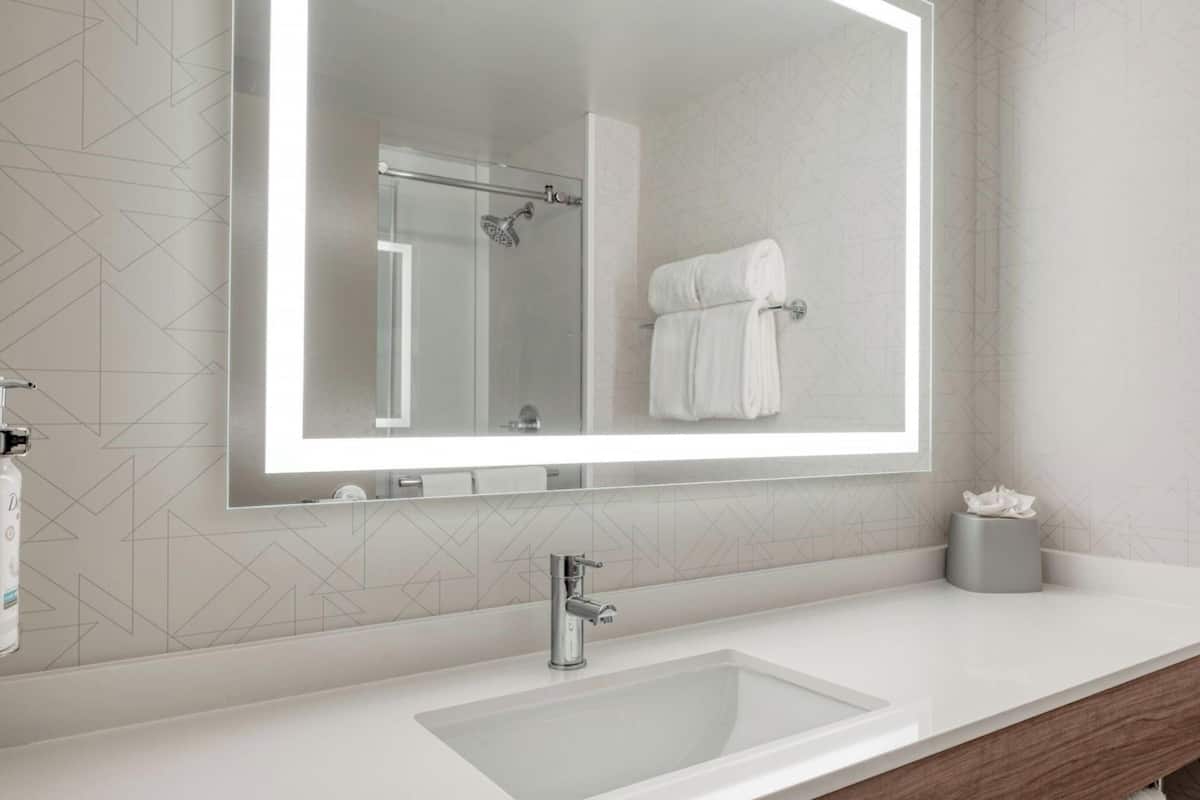 Coffres-forts dans les chambres, bureau, rideaux occultants