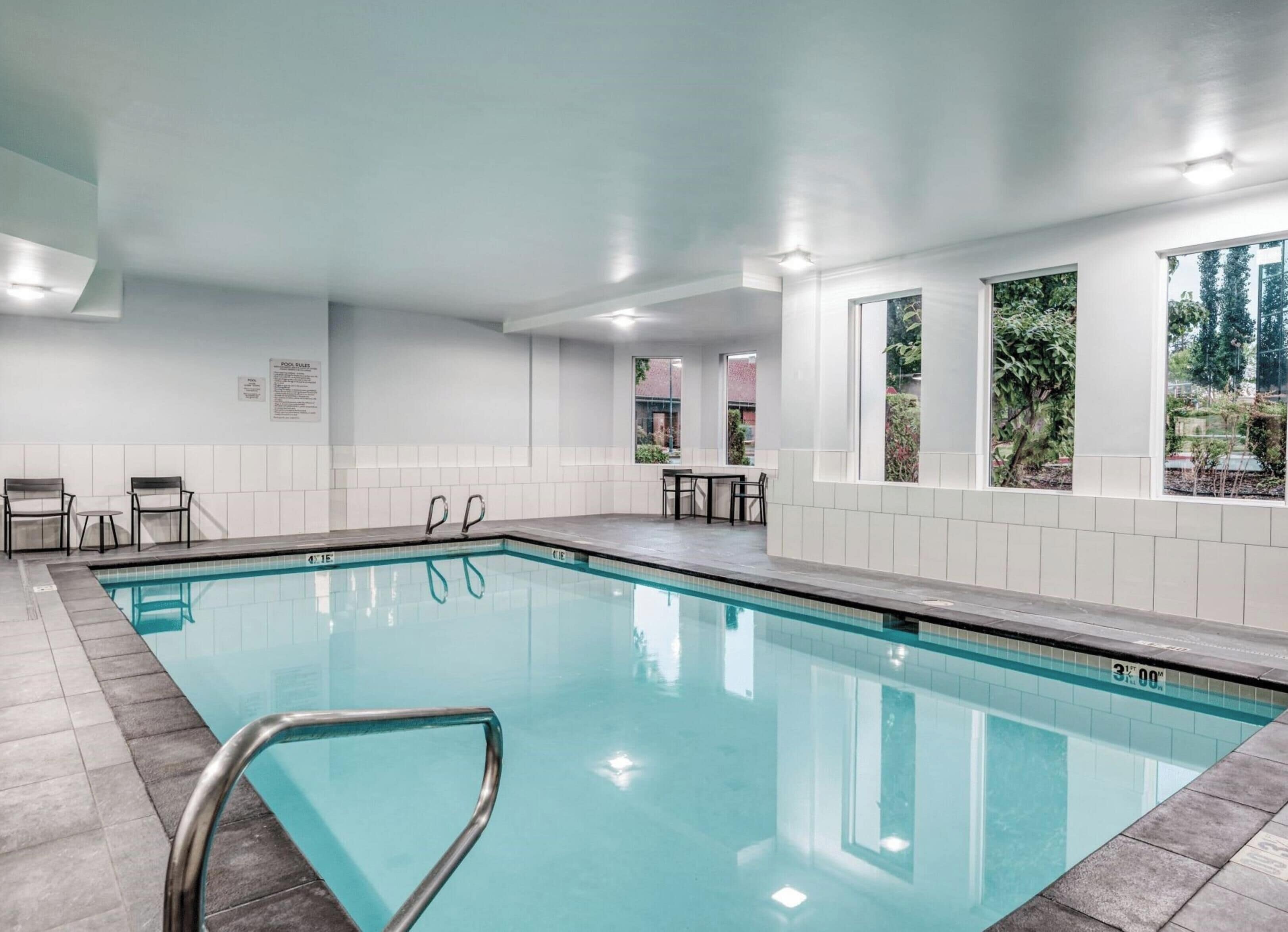 من حمّامات السباحة المغطاة