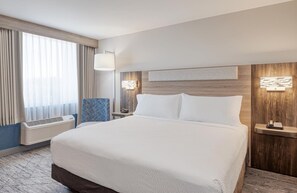 In-room safe, desk, blackout curtains, soundproofing - Holiday Inn Express Federal Way Seattle South by IHG (Federal Way)
