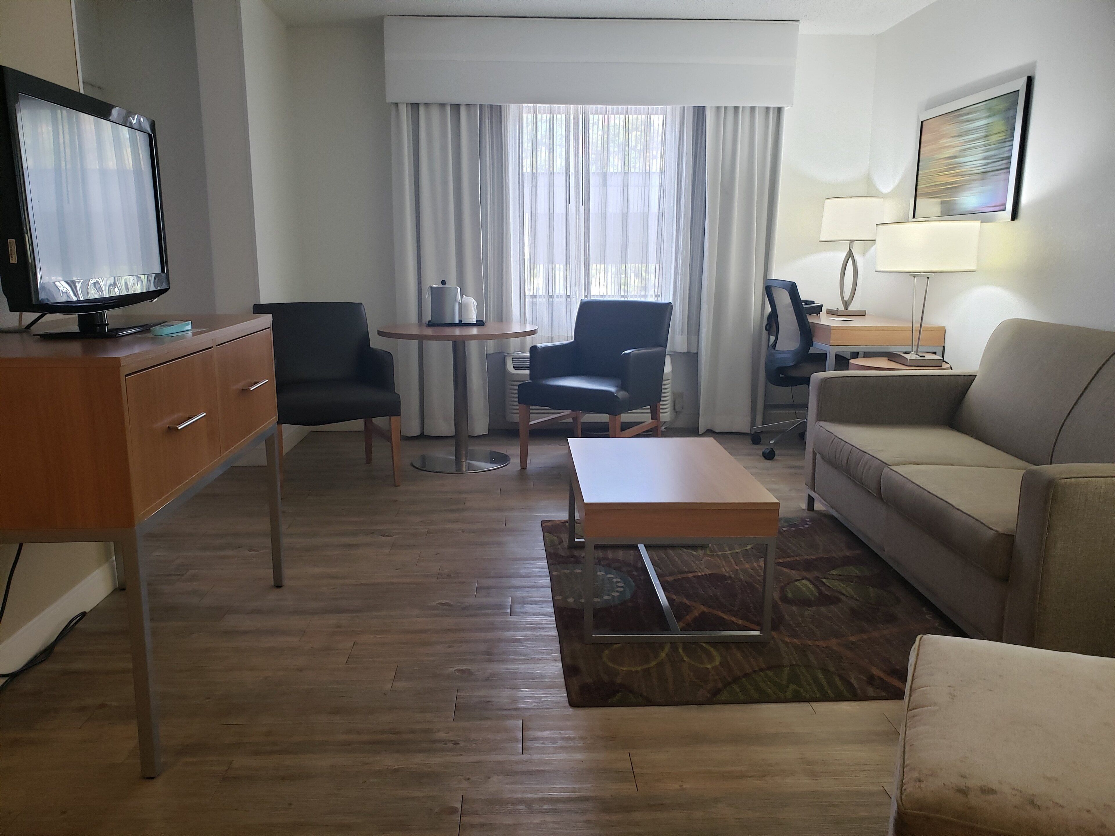 suite, 1 queen bed | in-room safe, desk, iron/ironing board, free cots/infant beds