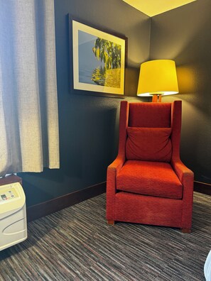 1 bedroom, premium bedding, desk, laptop workspace
