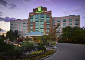 Exterior - Holiday Inn Hotel & Suites Oakville @ Bronte by IHG (Oakville)