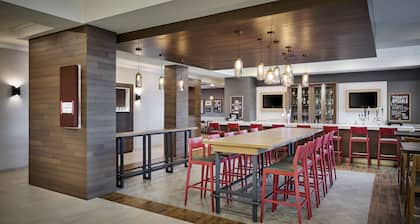 Holiday Inn Hotel & Suites Oakville @ Bronte by IHG