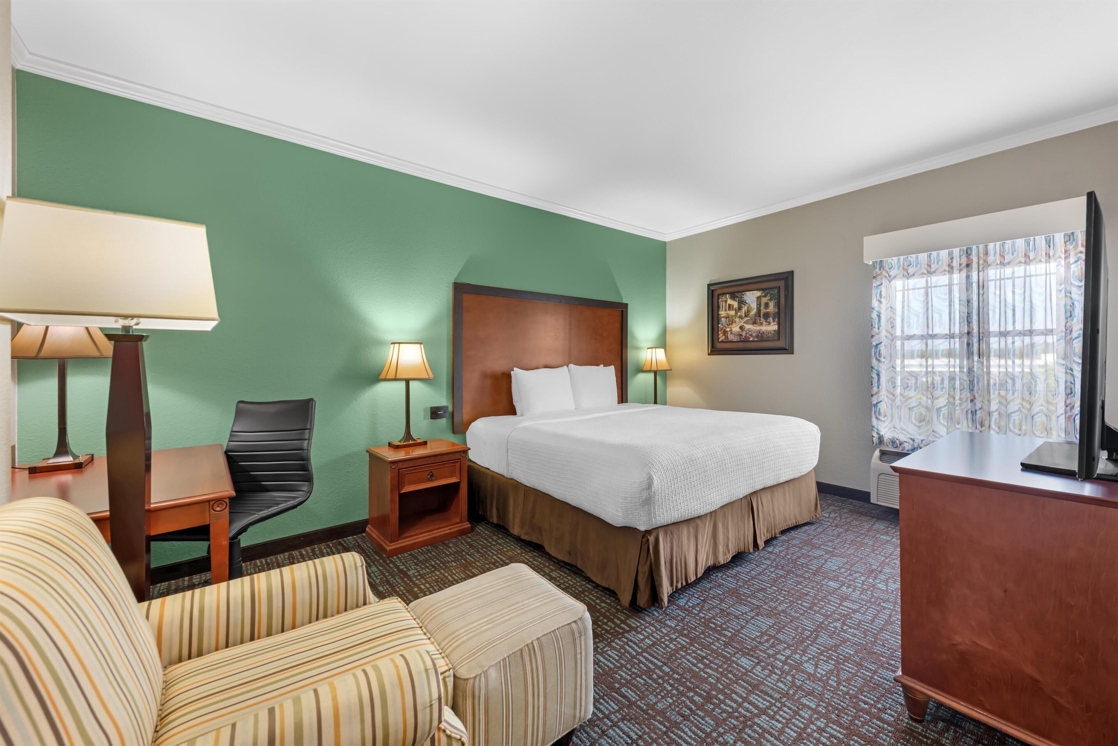 Suite, 1 King Bed, Non Smoking, Jetted Tub (with Sofabed)